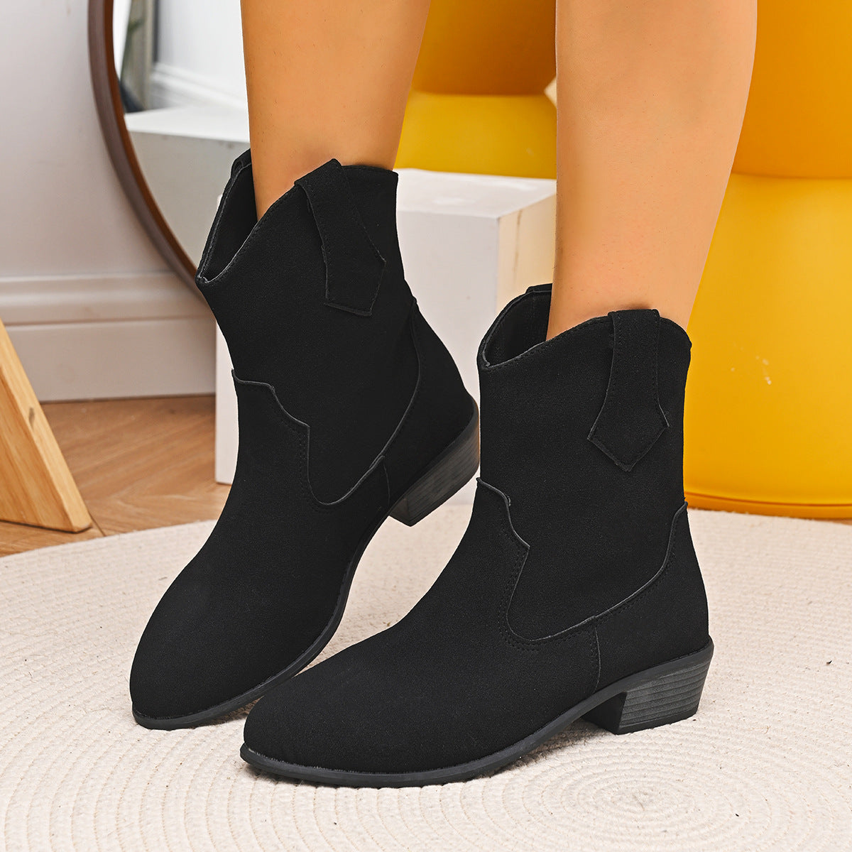 New Pointed British Style Mid Heel Boots Secondary image